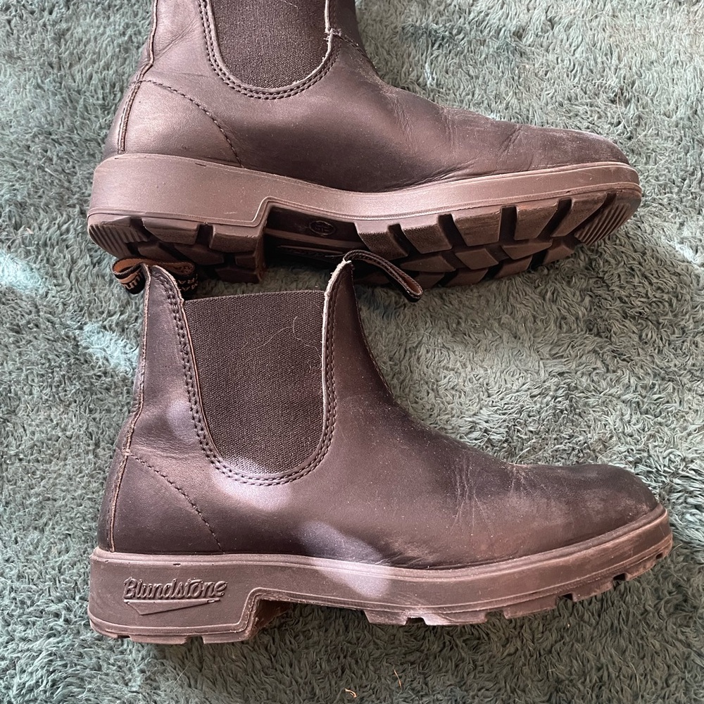 Blundstone Black Leather Chelsea Boots